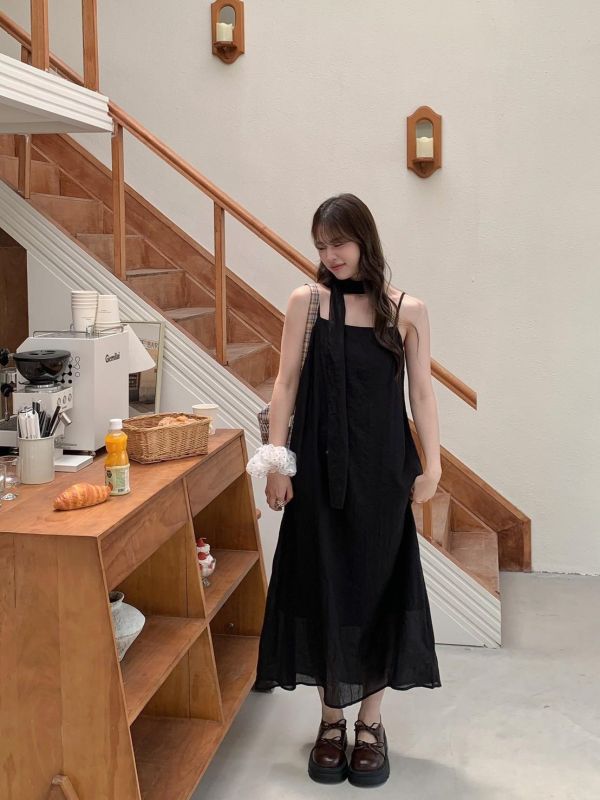 白霧莊園 輕柔垂墜細肩洋裝法式度假感長洋裝（2色） 