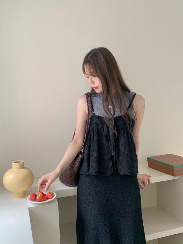 白紗花園午後 立體花紋綁帶背心 微透小性感 輕甜層次感背心（2色） 