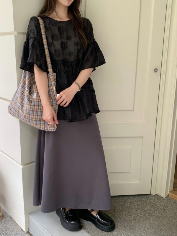 山茶花日記 立體花紋上衣 微透層次感 寬鬆顯瘦短版上衣（3色） 