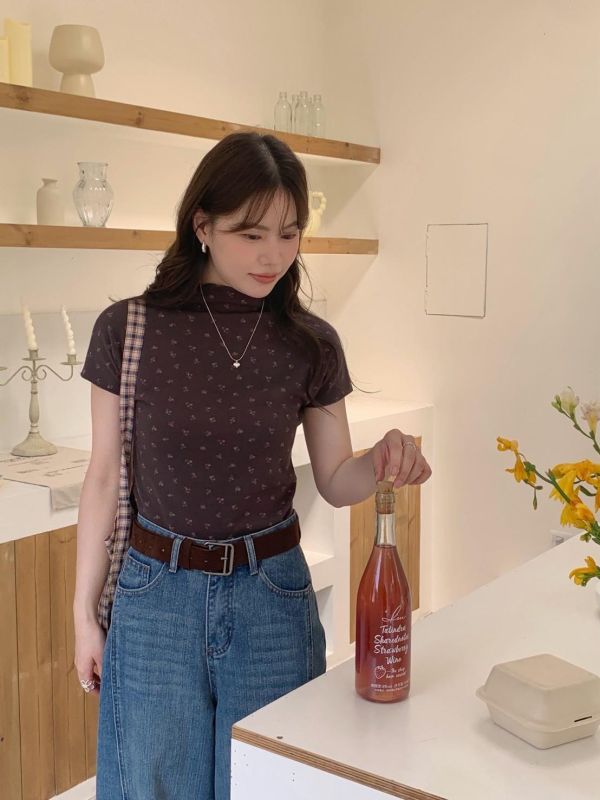 歐洲街角溫柔感 碎花透膚短袖上衣 木耳邊上衣（3色） 