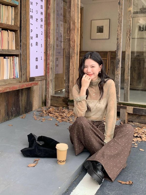 秋日蕾絲小情詩 微高領透膚蕾絲長袖上衣 荷葉邊修身打底衣 韓系疊穿內搭(4色） 