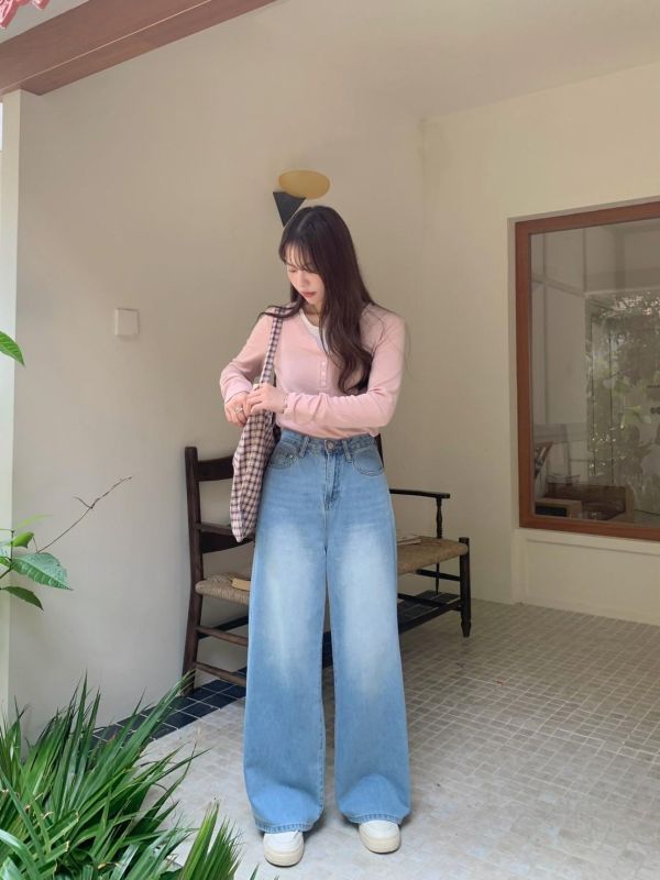 轉身有愛心 高腰直筒牛仔褲 顯瘦寬褲版型 小心機後口袋設計（S-XL) 