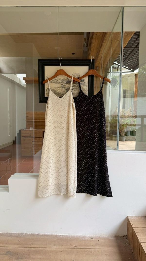 巴黎花園 吊帶洋裝 韓系碎花細肩帶長洋裝 百搭內搭洋裝 春日氣質洋裝（2色） 