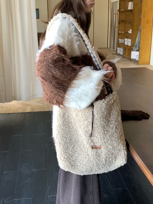 綿羊抱抱 雙面可背羊羔毛托特包 一包兩用 翻面變新包 秋冬必備 輕量百搭肩背包（3色） 