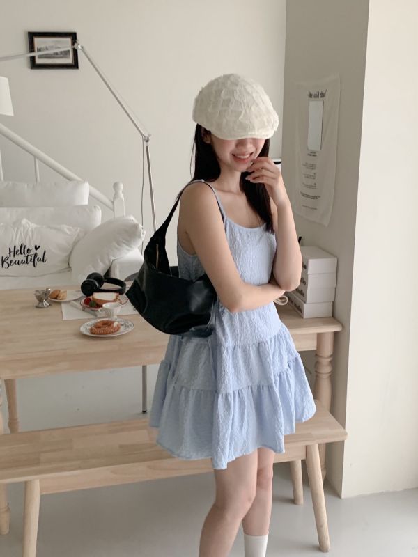 雲感女孩 小花花細肩帶洋裝 