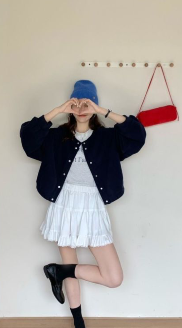 剛剛好的腿長比例 花花短裙 