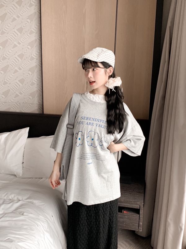 三朵小花極簡風格大Tee 