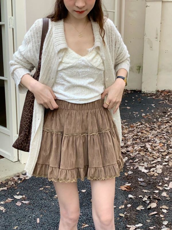 剛剛好的腿長比例 花花短裙 