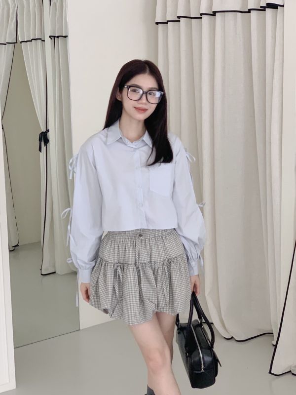 不規則的美 側邊綁帶素面襯衫 