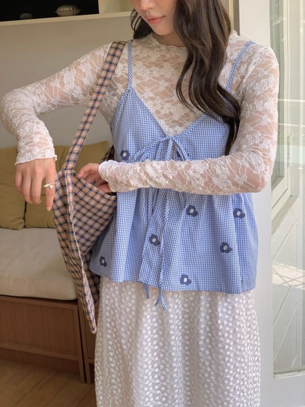 那年初戀的藍色小花背心 刺繡花朵細肩背心 韓系甜感綁帶小可愛 （2 色） 