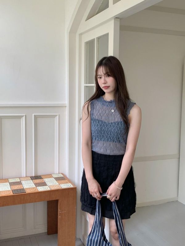 柔光肌理 蕾絲透膚背心 輕透層次感內搭 溫柔小性感背心（4色） 