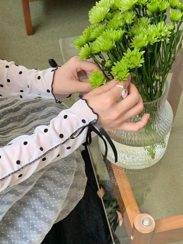 秋日約會手札 蝴蝶結波點透膚打底衣 木耳邊長袖上衣 法式復古內搭 (3色） 