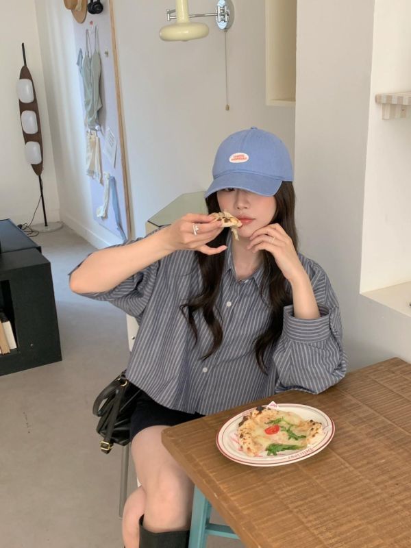 弘大慵懶條紋襯衫 條紋層次短版襯衫 韓系前短後長設計 （2色） 