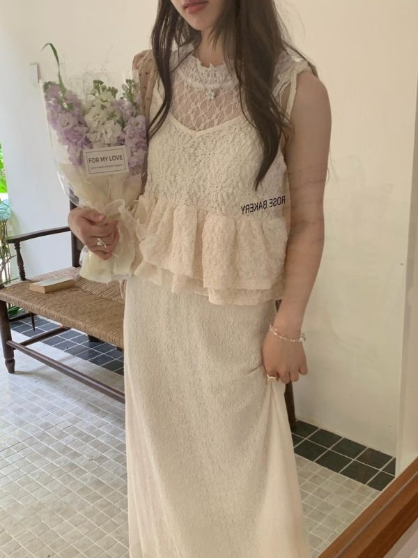 小雛花戀日 蕾絲細肩綁帶背心 可調肩帶 疊穿蛋糕層次背心（3色） 