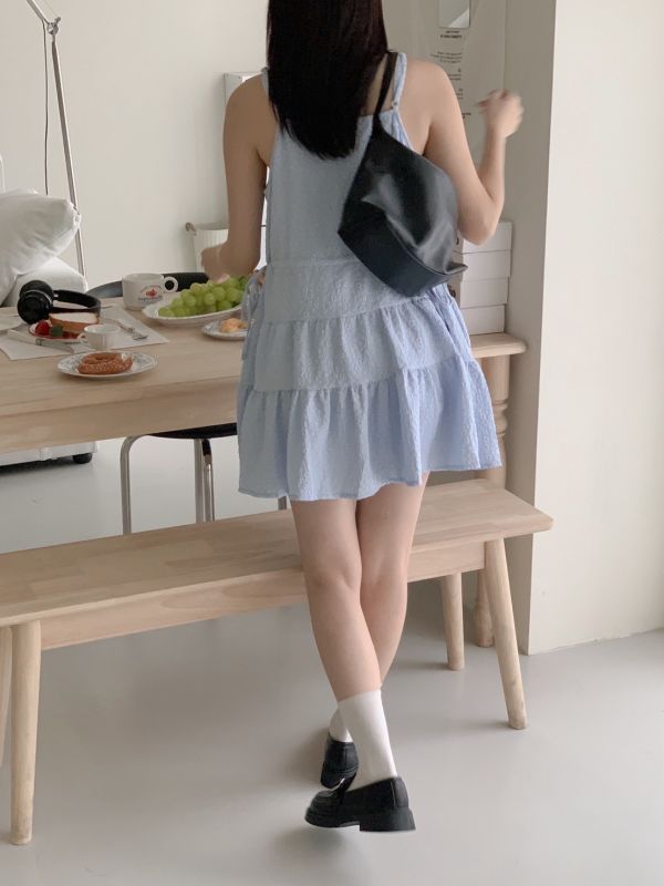 雲感女孩 小花花細肩帶洋裝 