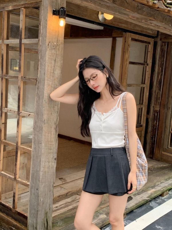 秋日蕾絲小背心 蕾絲拼接細肩帶上衣 前排釦修身內搭 無胸墊背心(3色） 