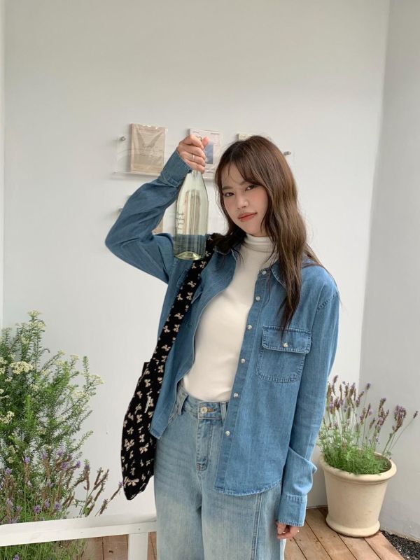 歐洲街角日常 短版牛仔襯衫 雙口袋設計 顯比例百搭襯衫（2色） 