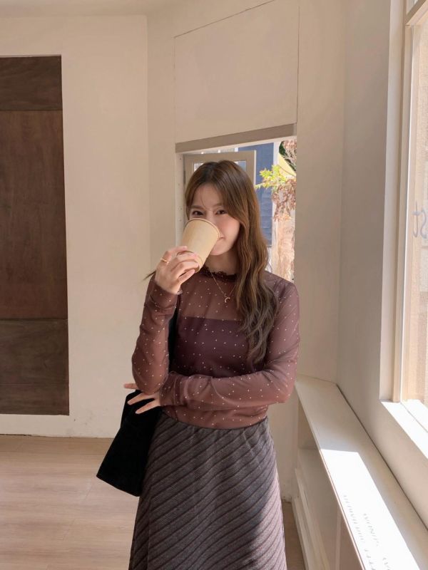 晚秋星點手札 點點透膚長袖上衣 木耳邊微高領打底衫 日系浪漫層次內搭（3色） 