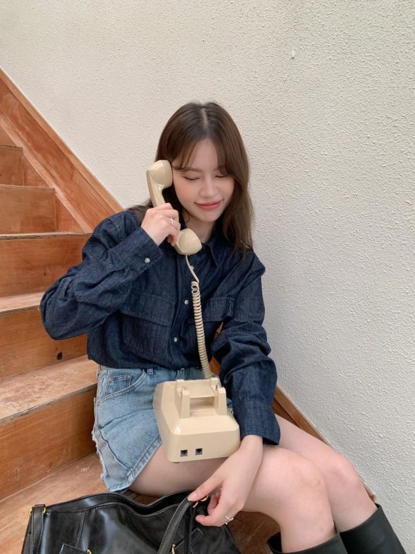 歐洲街角日常 短版牛仔襯衫 雙口袋設計 顯比例百搭襯衫（2色） 