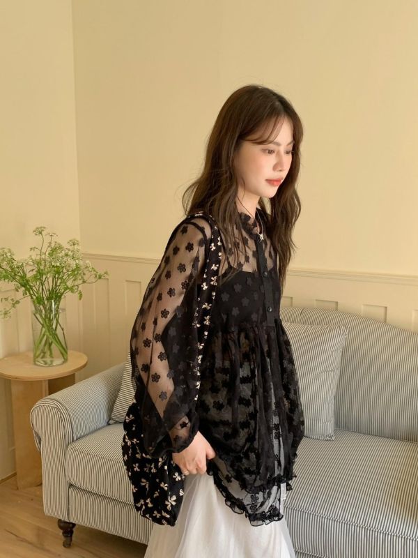 雲朵莊園 立體小花透紗澎感上衣 法式浪漫層次感上衣（2色） 