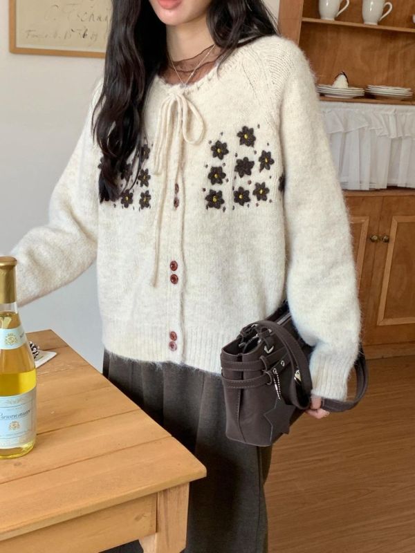 昭和冬日花束  日系復古小花綁帶針織外套 圓領排釦開襟毛衣 秋冬穿搭（3色） 