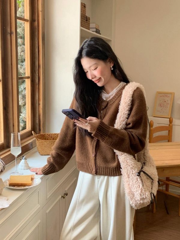 冬暮編織物語  日系復古圓領排釦毛衣 素色百搭開襟針織外套（4色） 