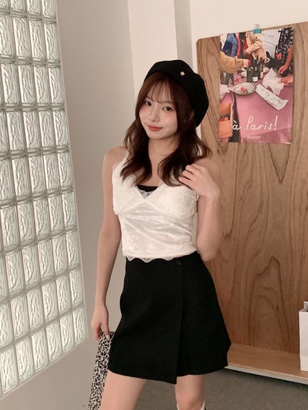 法式天鵝絨蕾絲細肩背心 有胸墊可單穿 霧面軟綿短版設計（3色） 