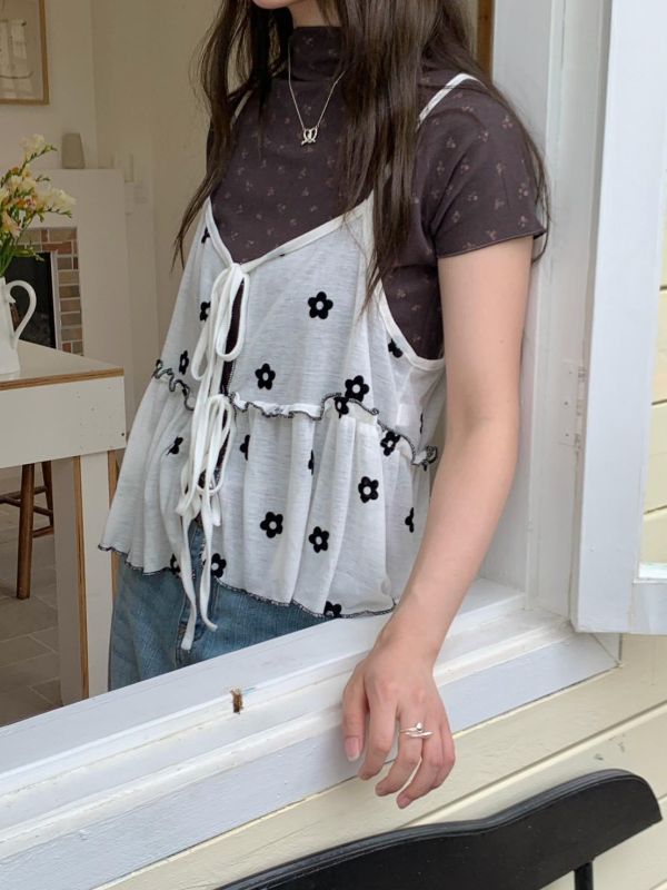 巴黎小花日常 花花綁帶背心 荷葉邊短版背心 甜感層次穿搭（2色） 