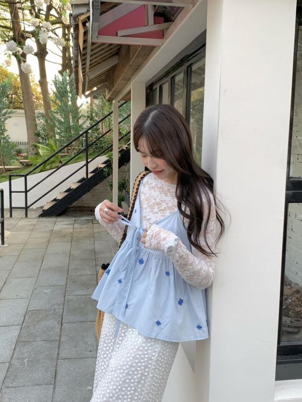 清晨花朵綁帶背心 刺繡花朵細肩背心 韓系甜感綁帶小可愛（2色） 