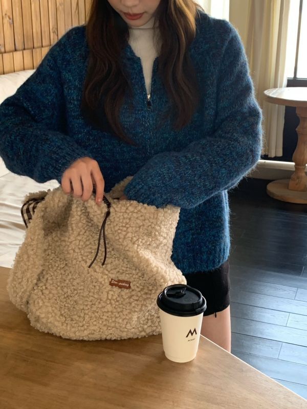 綿羊抱抱 雙面可背羊羔毛托特包 一包兩用 翻面變新包 秋冬必備 輕量百搭肩背包（3色） 