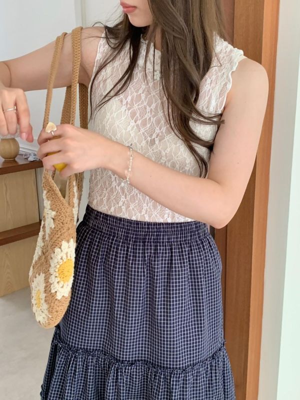 柔光肌理 蕾絲透膚背心 輕透層次感內搭 溫柔小性感背心（4色） 