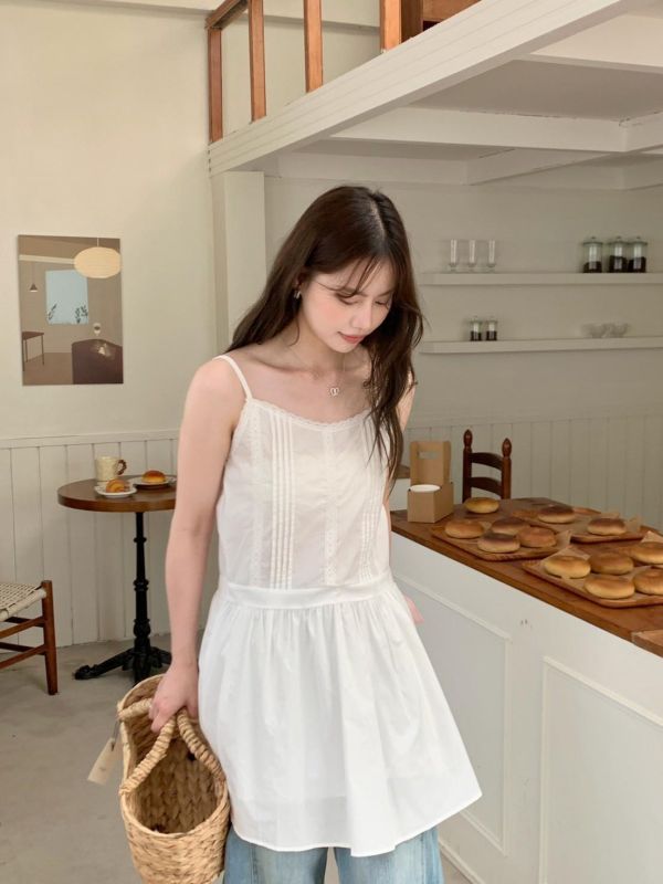 巴黎白晝 細節壓紋層次小白裙 法式溫柔氣質洋裝 