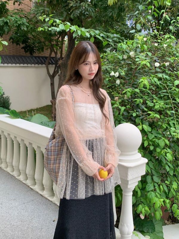 柔霧戀愛濾鏡 點點透紗上衣 層次蛋糕感 微透輕甜長袖上衣（3色） 