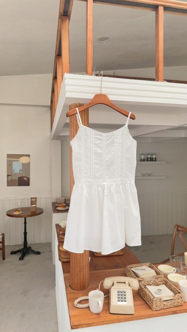 巴黎白晝 細節壓紋層次小白裙 法式溫柔氣質洋裝 