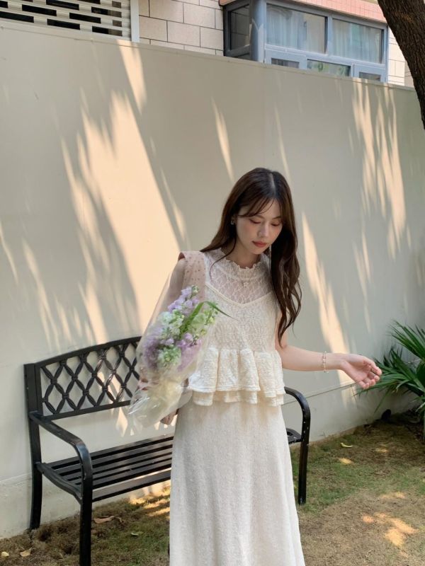 小雛花戀日 蕾絲細肩綁帶背心 可調肩帶 疊穿蛋糕層次背心（3色） 