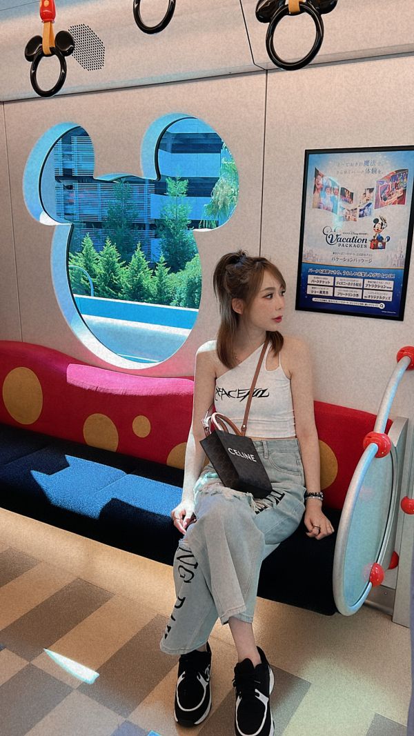 設計感英字罩杯背心 