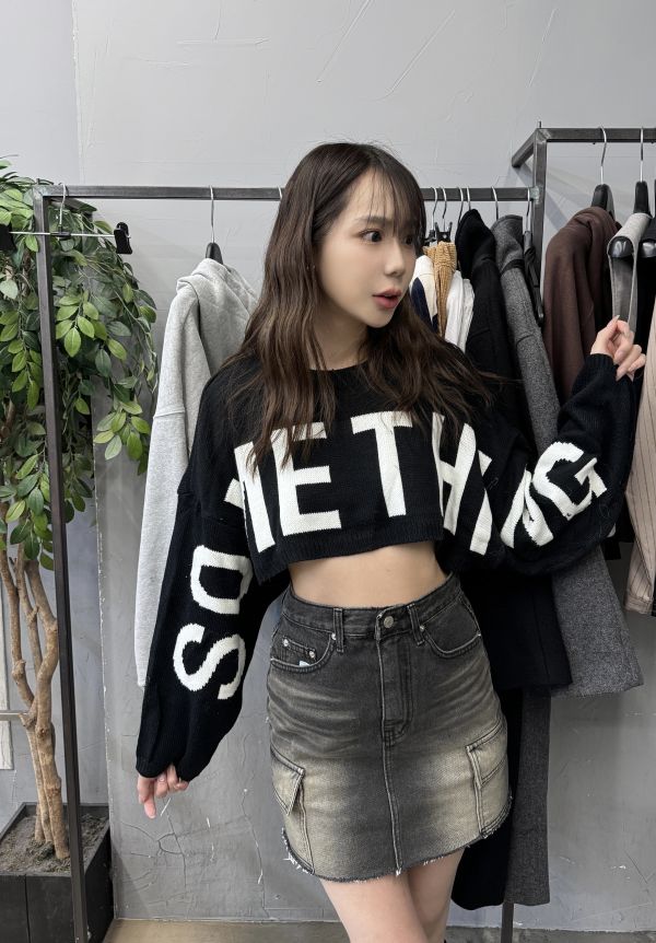 正韓針織大英字短板上衣 