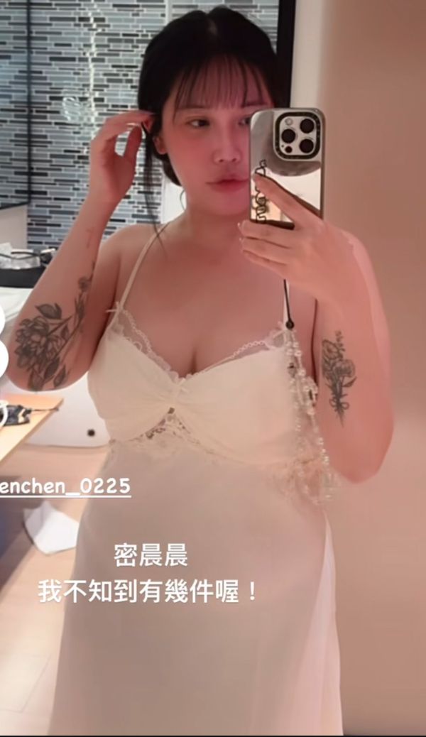 緞面拼接緹花胸墊睡衣洋兩件套 