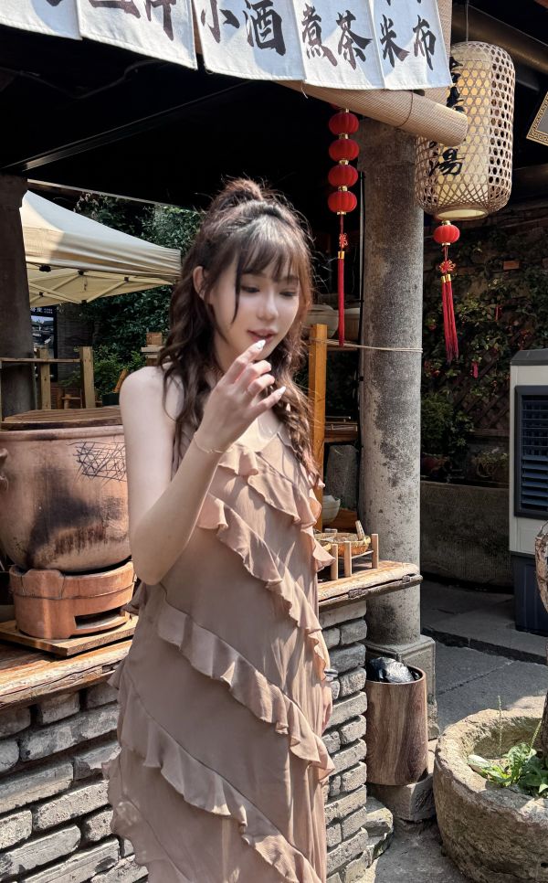 荷葉設計感吊帶不規則洋 