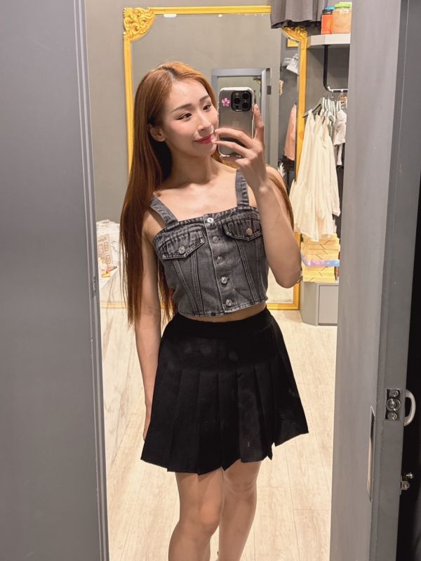 牛仔排釦短版背心 