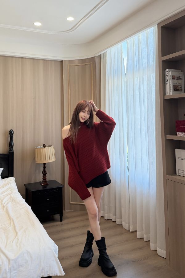 掛脖坑條針織設計感上衣 