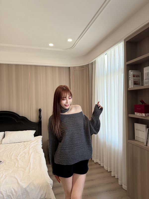 掛脖坑條針織設計感上衣 