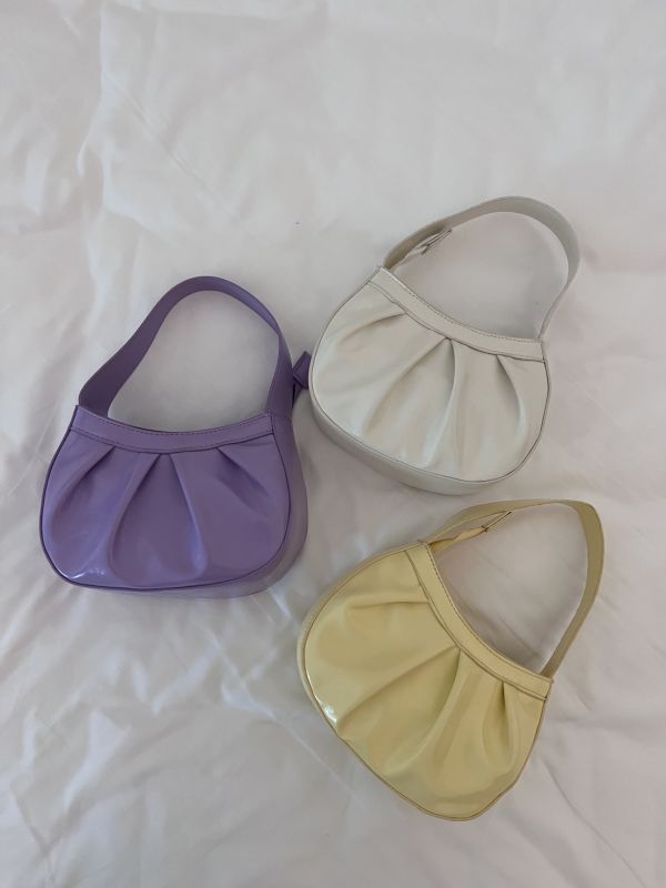 皺褶質感半月小包 