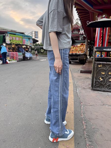 側槓牛仔鬆緊長褲 