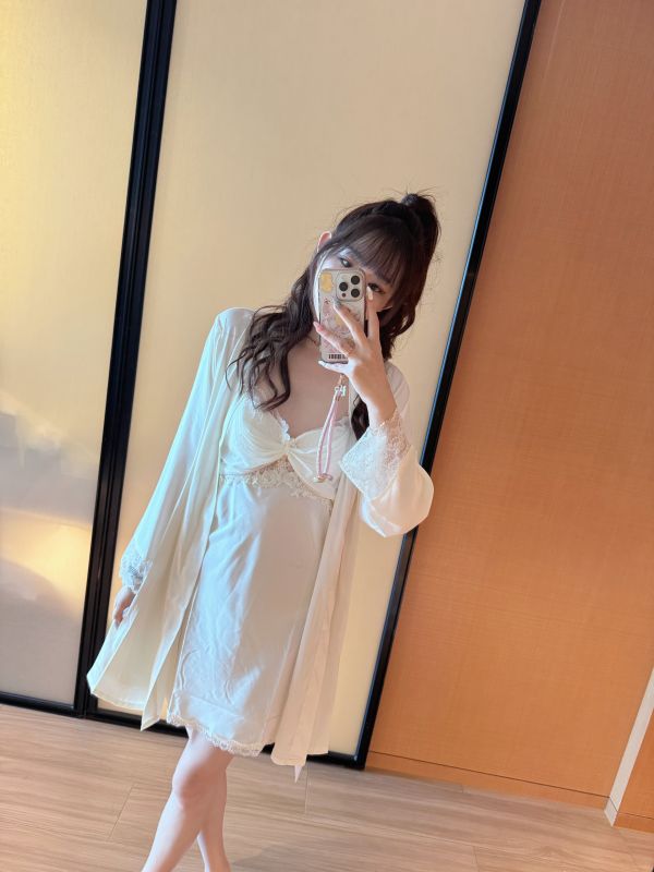 緞面拼接緹花胸墊睡衣洋兩件套 