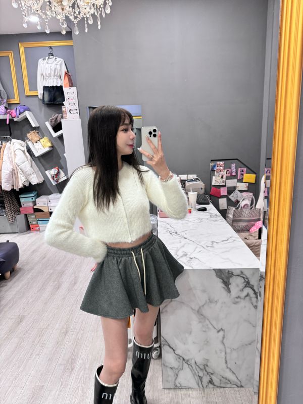 軟毛毛質感設計款拉鍊短板上衣 