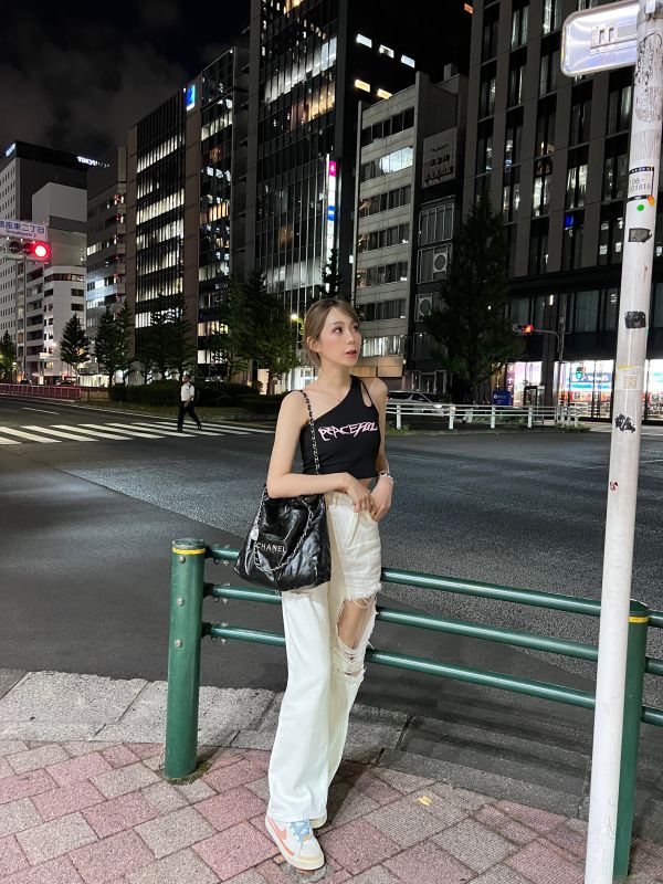 設計感英字罩杯背心 