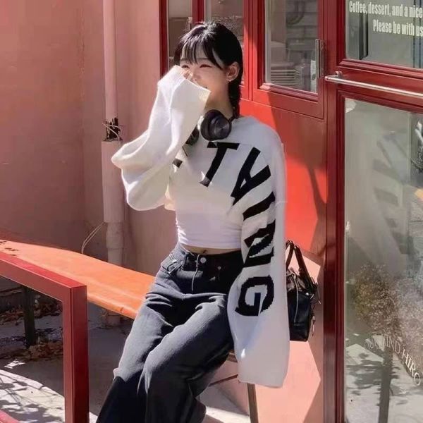 正韓針織大英字短板上衣 