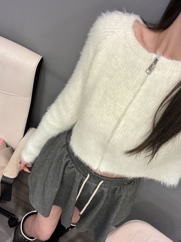 軟毛毛質感設計款拉鍊短板上衣 