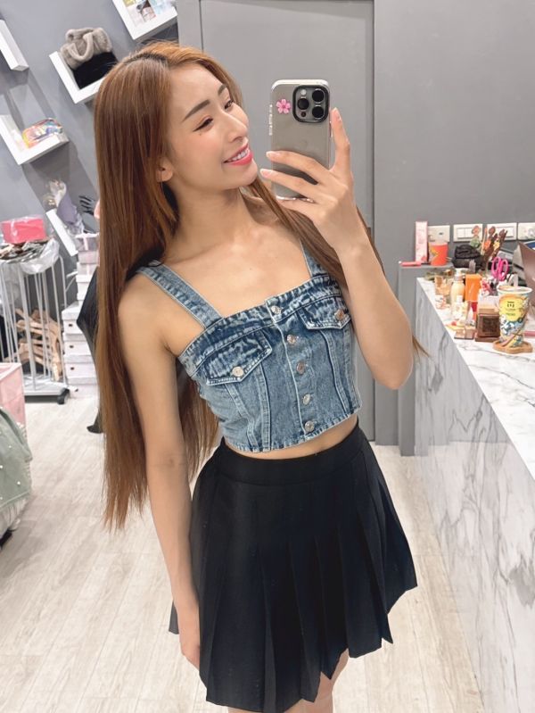 牛仔排釦短版背心 